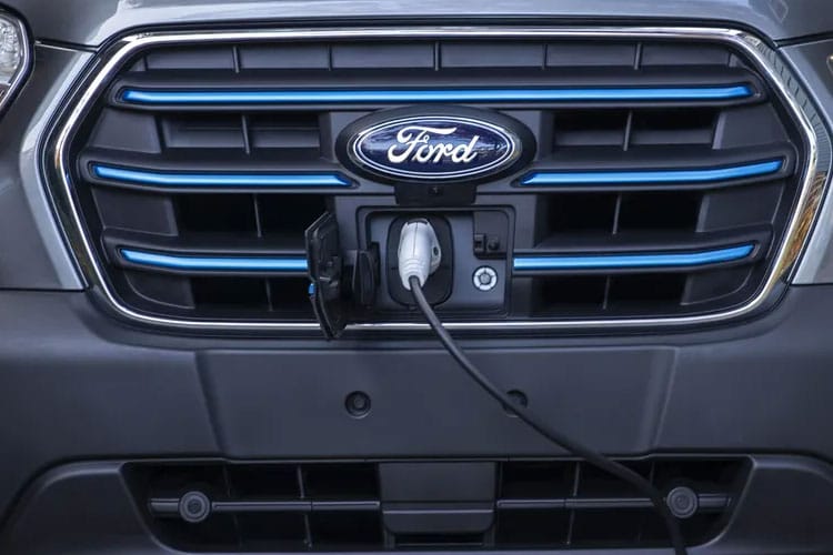 3923999 198kW 68kWh H2 Leader Van Auto [Nav]